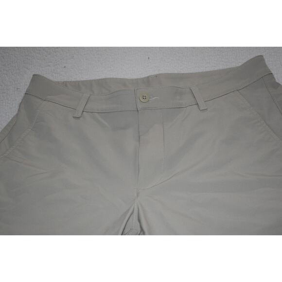 Under Armour Golf Shorts Mens Size 36 Wicking Performance Tan Polyester Blend - Picture 1 of 5